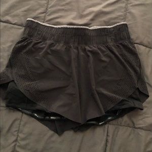 Lululemon Laser Speed Train shorts, 4.5”. Size 8